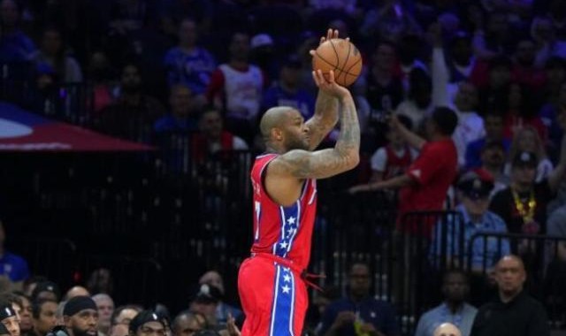 开云体育下载-绝对硬汉！塔克5次抢断+5前场板 哈登为他降薪值了