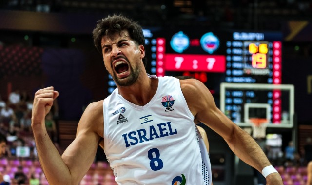 杨瀚森队友！阿夫迪亚欧锦赛场均24.0分6.8篮板2.0助攻2.0抢断