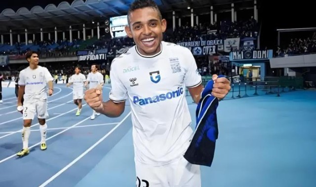 开云体育App-王大雷社媒久违发声做出重要决定！鲁能球迷纷纷点赞，引发热议