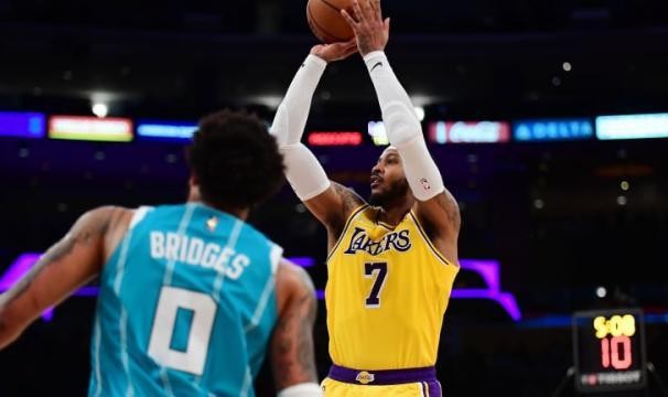 开云体育官网-两位底薪老将越老越妖，安东尼和隆多带给球队惊喜