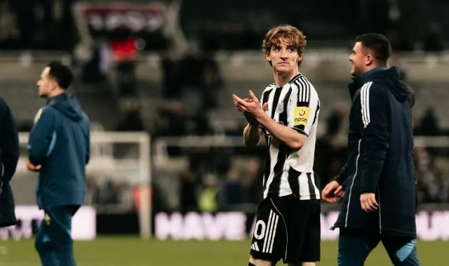 开云体育官网-打入一球，戈登赛后更新社媒，发布图集庆祝胜利