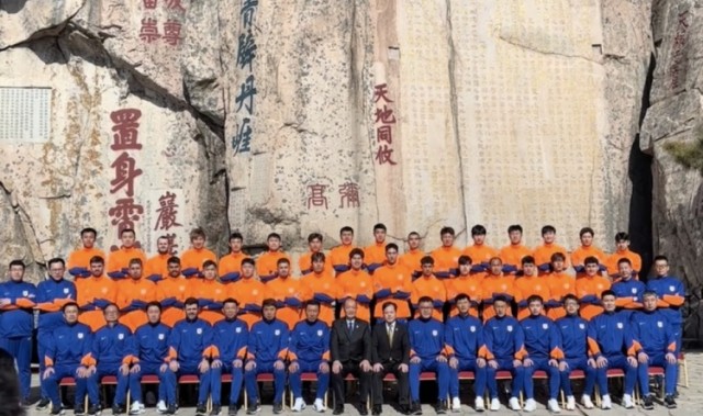 开云体育移动版-25年传统中断！体坛：泰山队取消登泰山，理由是冬训疲劳避免伤病