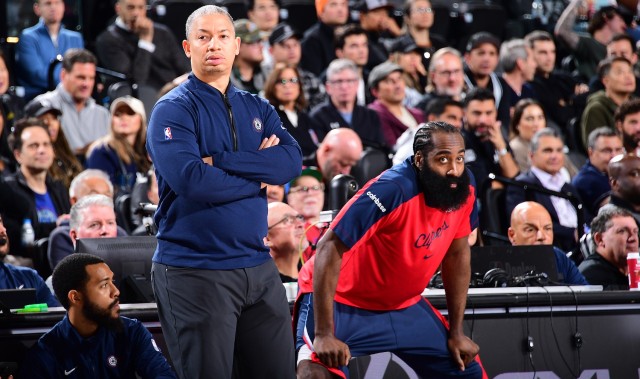 过山车！快船上半赛程表现：开局3-2 接3-19灾难表现 再12-2复苏