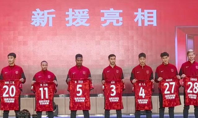 开云体育移动版-成都蓉城新援号码公布：贺一然4号，拜合拉木27号