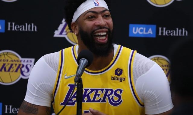 开云体育下载-湖人媒体日：全员接种疫苗 浓眉准备好担任中锋